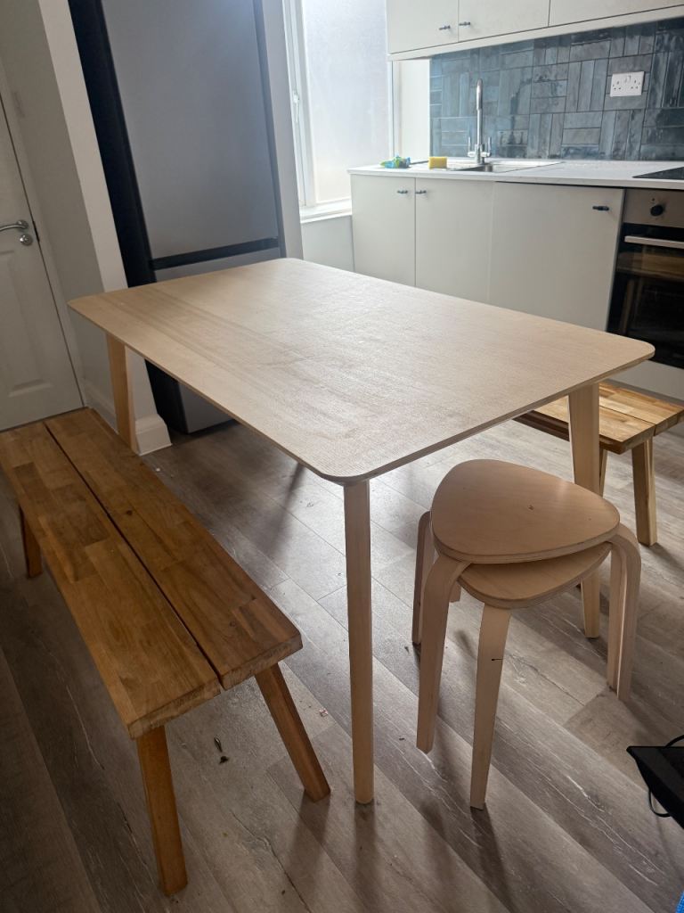 Gorgeous dining table, 2 benches and 2 stalls