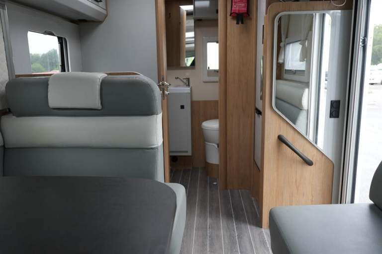 Roller Team T-Line 590 FIAT 4 BERTH 4 TRAVEL SEAT MOTORHOME