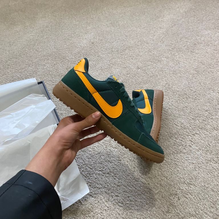 Nike field genreal sizs uk 4.5 brand new 