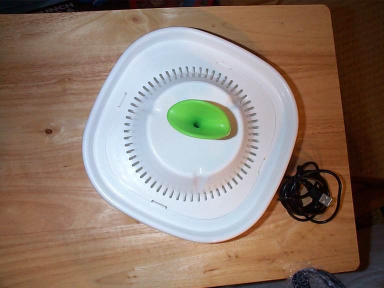 Pet Water Fountain - White and Green