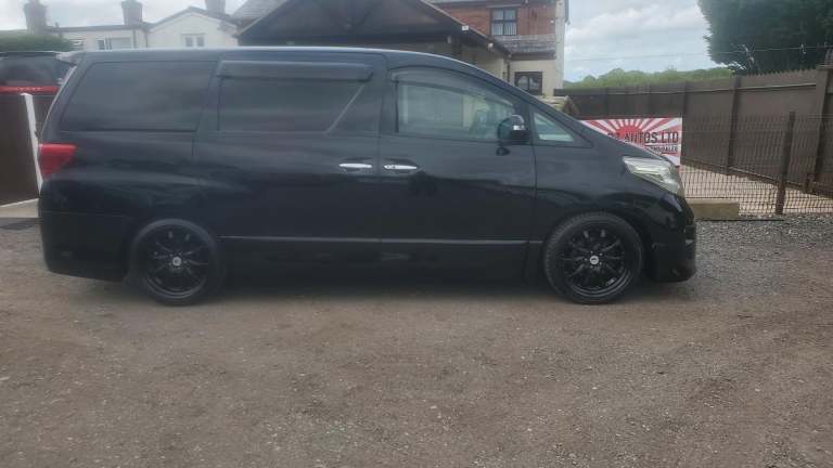 Toyota Alphard 2.4 black automatic 8 seater sunroofs fresh japanese import 2010