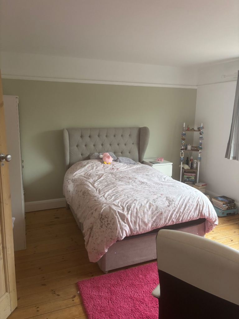 Large sunny double room 