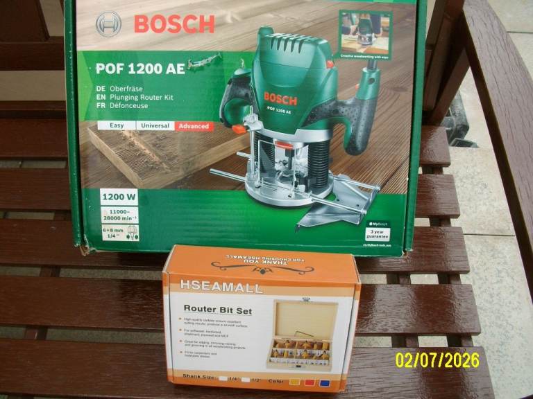 Bosch POF 1200 AE Router &Bit Set 