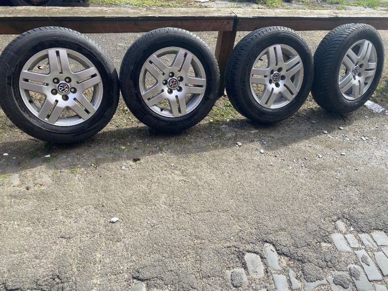 Excellent Set of alloys wheels and tyres