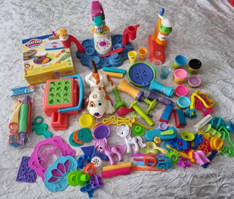Massive Playdoh bundle craft toys