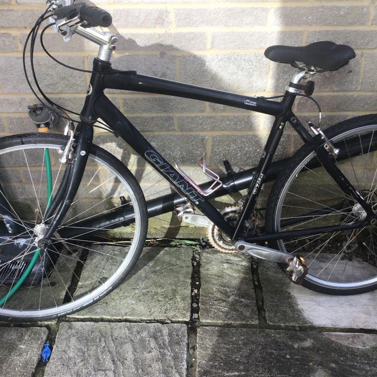 Giant Hybrid Bike - Black, good  Condition