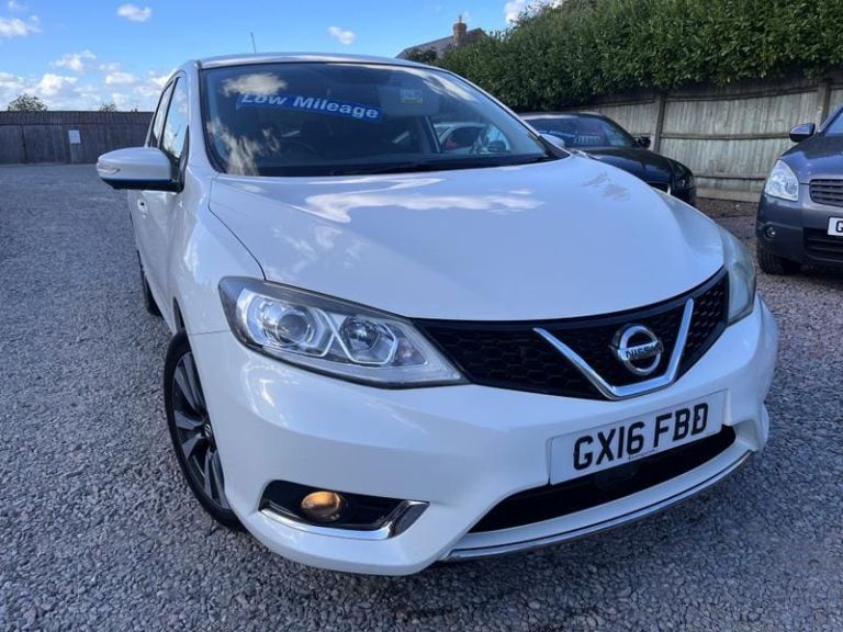 2016 Nissan Pulsar 1.2 Tekna Low mileage Manual Hatchback Petrol Manual