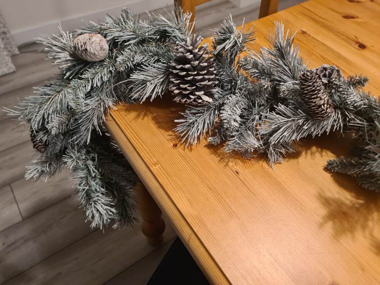 Christmas winter mantlepiece long artificial swag 2.7 metres / 8ft 7in