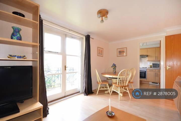 1 bedroom flat in Brompton Park Crescent, Brompton Park Crescent, SW6 (1 bed) (#2878005)