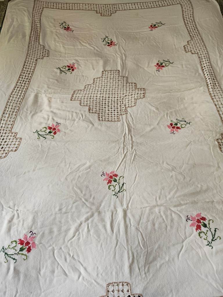 White embroidered tablecloth 