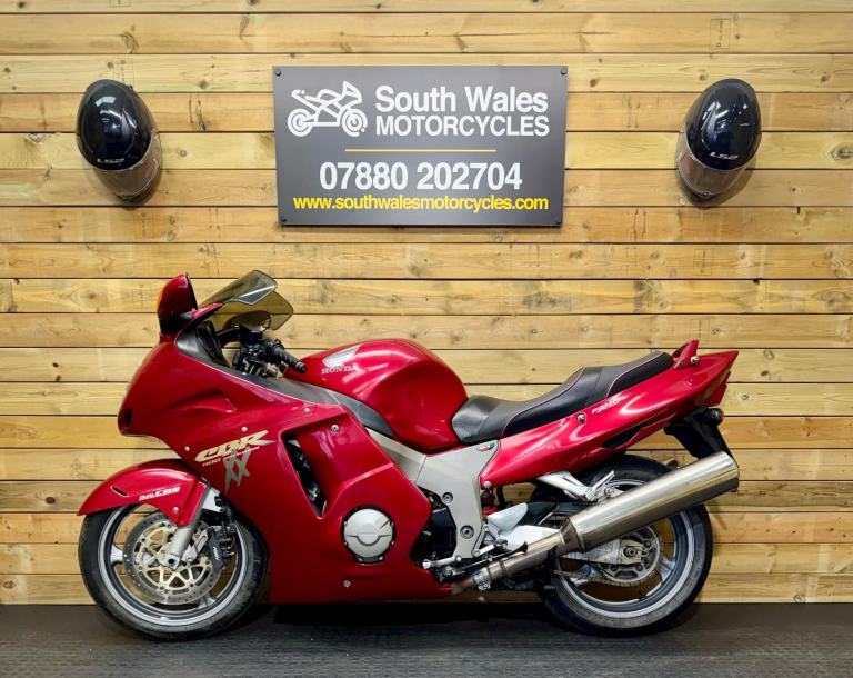 Honda CBR1100XX Super Blackbird : Y registration 2001 model 