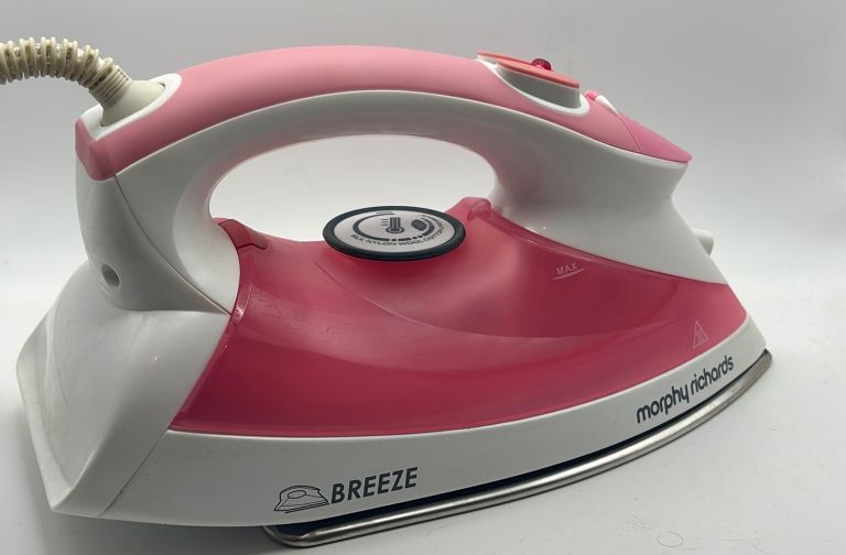 Morphy Richards Breeze Steam Iron – Pink and White