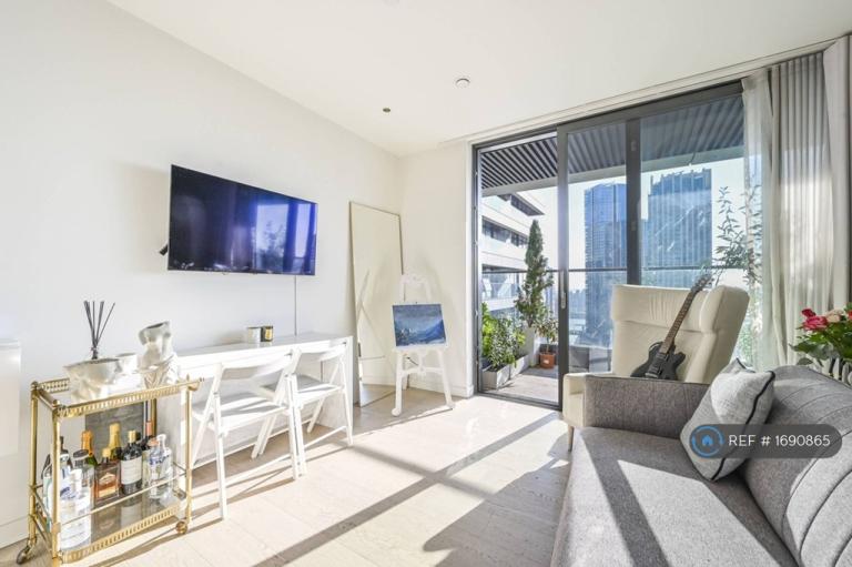 Studio flat in Hobart Building, London, E14 (#1690865)