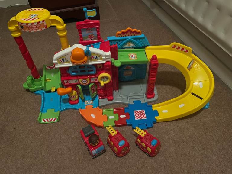 VTech Toot toot fire station with three fire engines