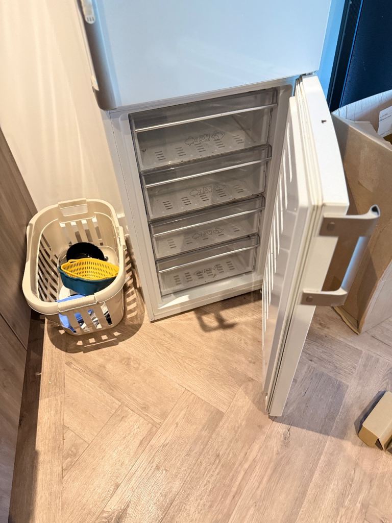 Fridge freezer 