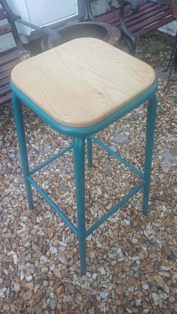 Sturdy Teal and Wood Bar Stool – Great Condition