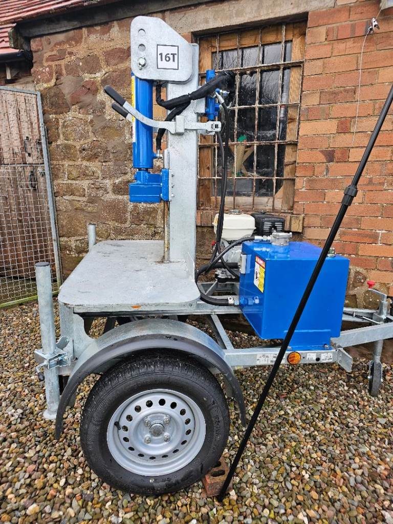 Brand new towable log splitter with Honda motor