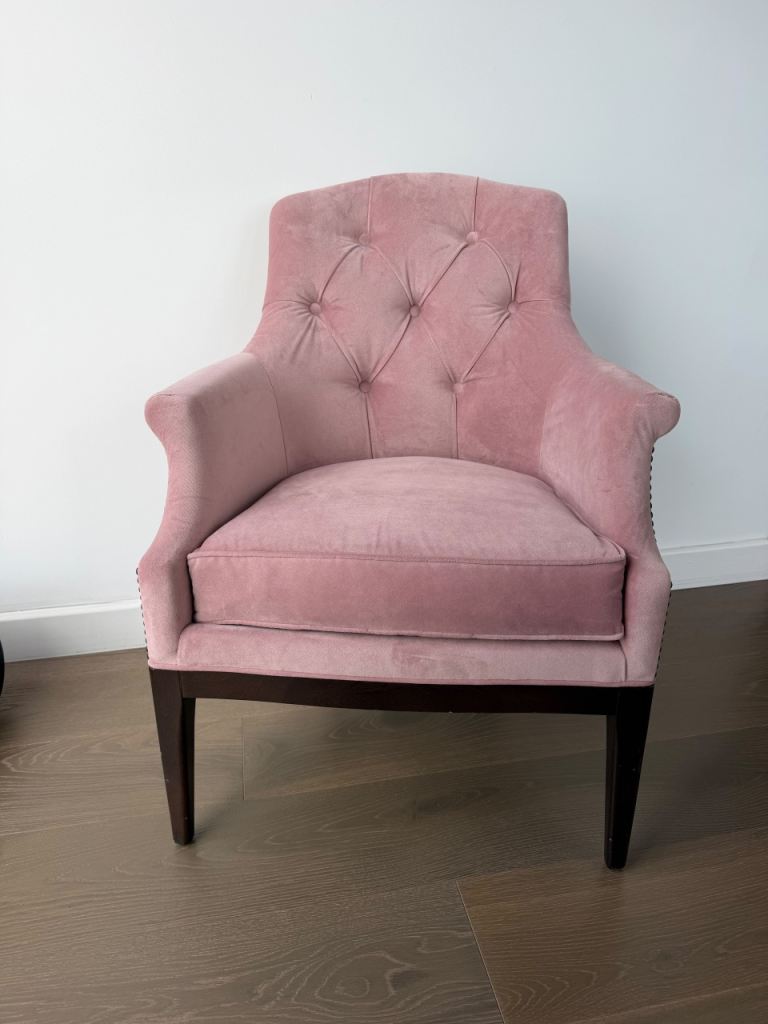 *URGENT DUE TO MOVE* Pink Velvet Button-Tufted Armchair by Roche Bobois – Good Condition