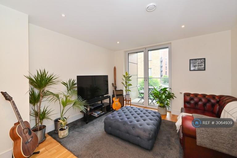 2 bedroom flat in Birkdale House, London, E14 (2 bed) (#3064939)