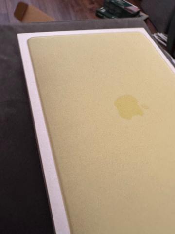 Apple MacBook Neo Citrus Yellow 8GB RAM 256GB SSD - Only 14 Cycles