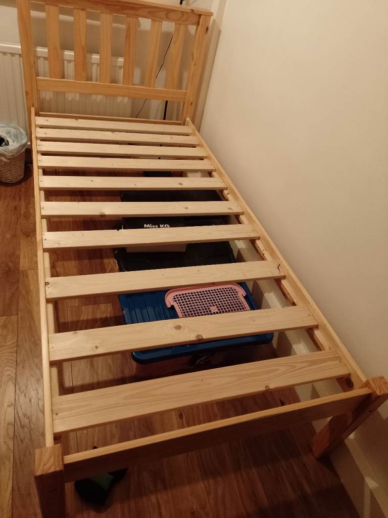 Single bed pine 