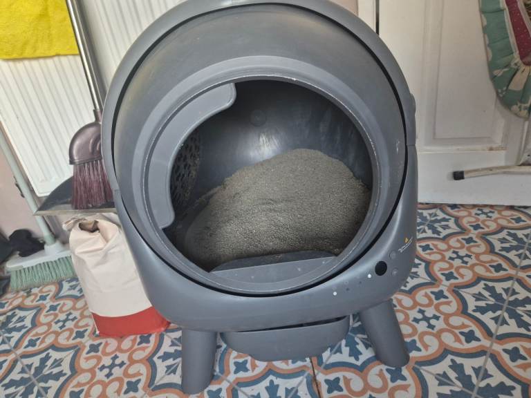 Automatic Self-Cleaning Cat Litter Box – Grey, Works Well