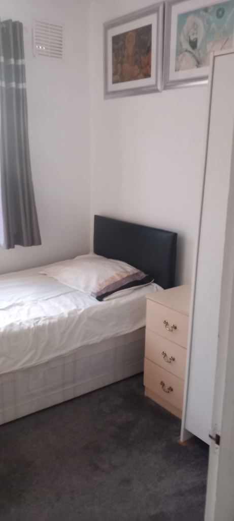 Single room to let 