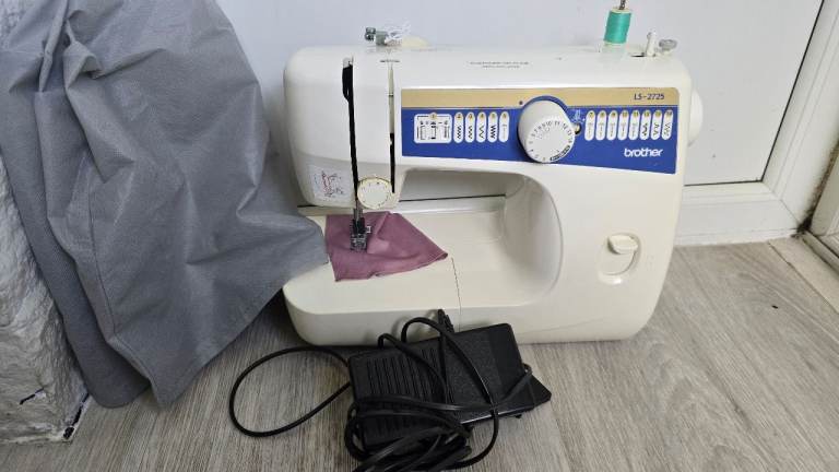 Brother, LS-2725, Sewing Machine With Foot padel 