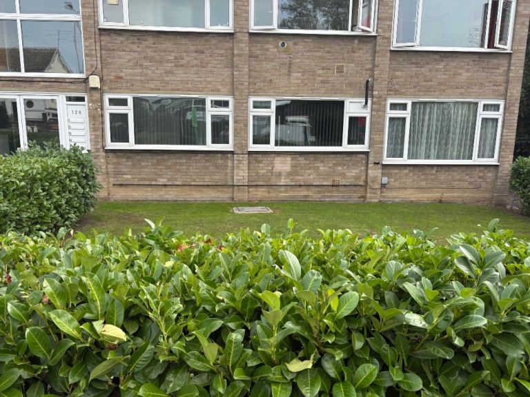 2 double bedroom ground floor apartment to rent 