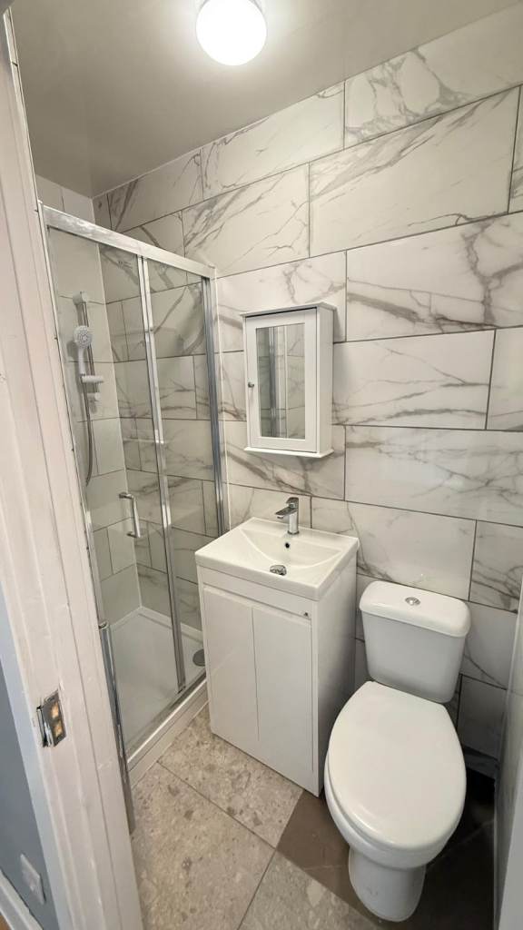 2 BEDROOM SELF-CONTAINED FLAT TO RENT - MAIDENHEAD