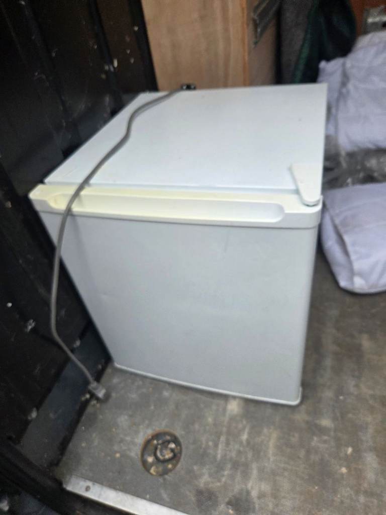 Table top fridge 
