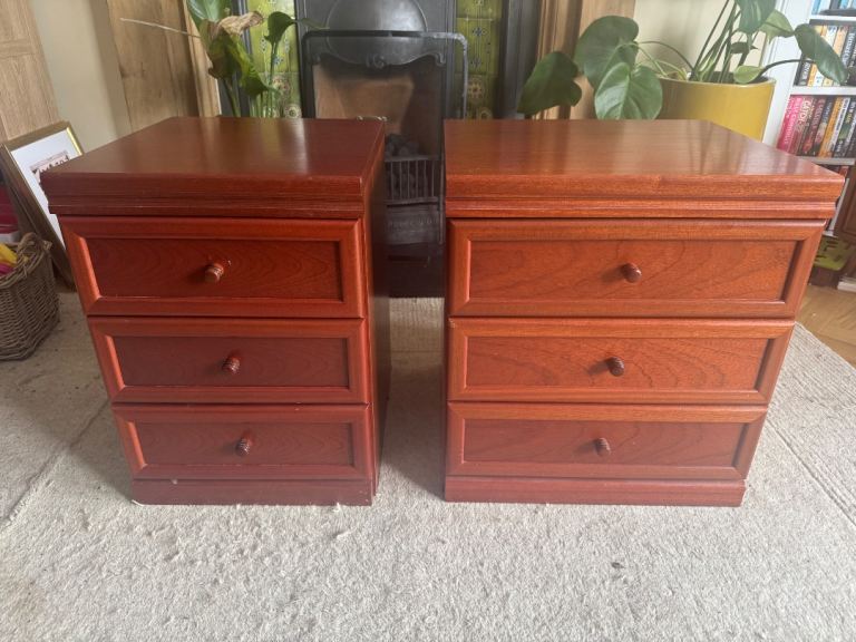 Bedside chest of drawers