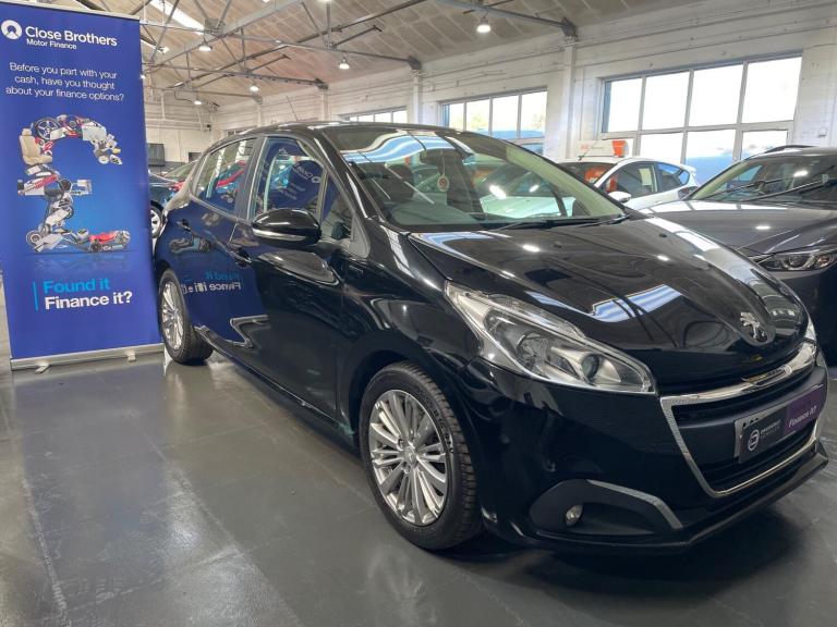 2018 Peugeot 208 1.2 PureTech Signature Euro 6 (s/s) 5dr HATCHBACK Petrol Manual