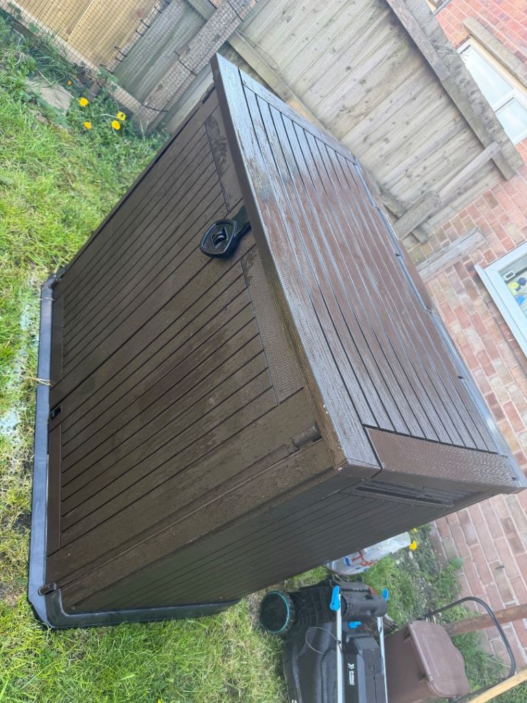 Keter garden storage  box 880l