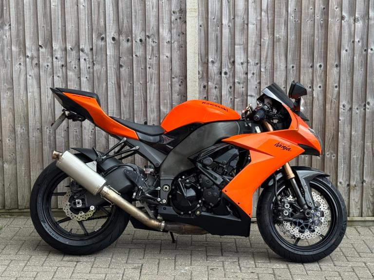 KAWASAKI NINJA ZX10R 2011 (11) SUPER SPORT + 14,000 MILES