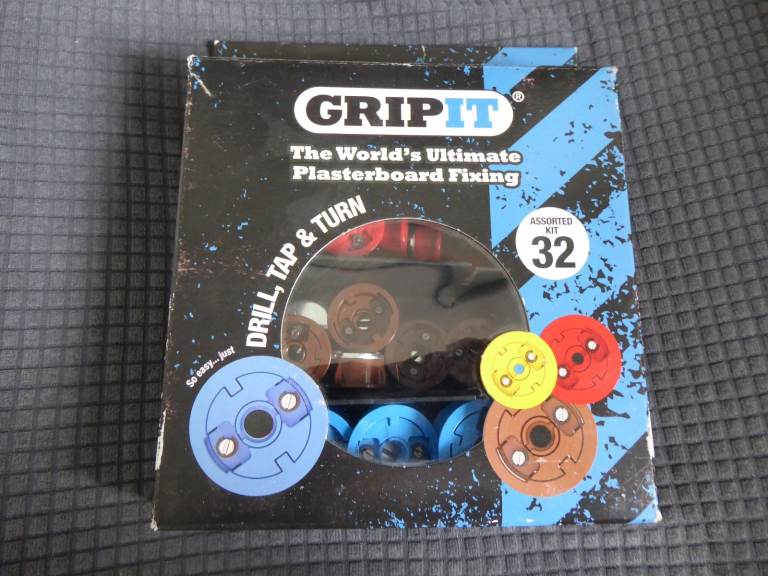 GRIP IT PLASTERBOARD FIXINGS - 32 PIECE