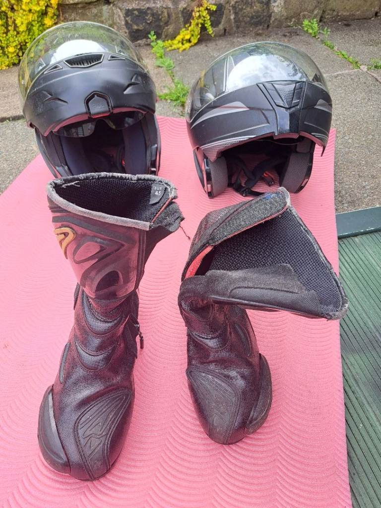2 crash helmets and boot's 