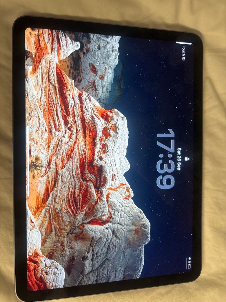 Apple iPad air 5th gen perfect condition