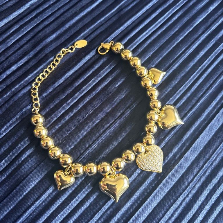 Lovely Gold Bracelet – A Simple, Elegant Piece