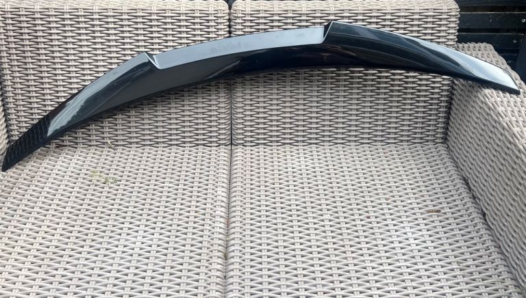 BMW Series 2 duck tail spoiler