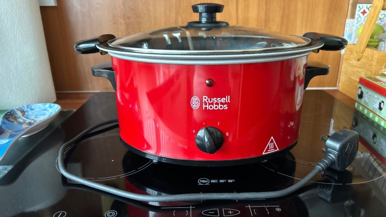 Russell Hobbs 22741 Slow Cooker – Red, As Good As New