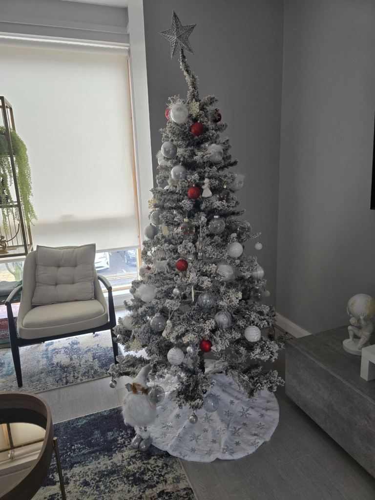 🎄 6FT Snowy/Flocked Christmas Tree with Full Decor Set ❄️