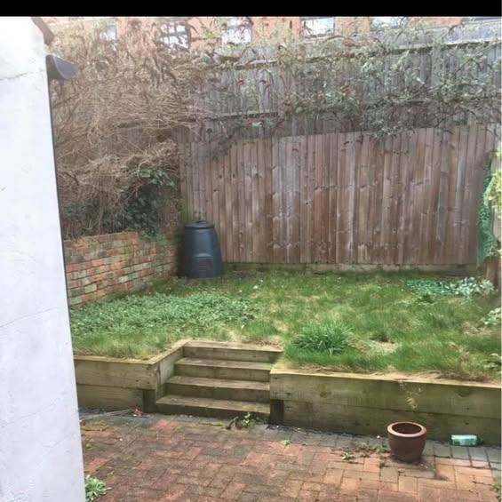 Double room avaiable in three bedroom home NN1