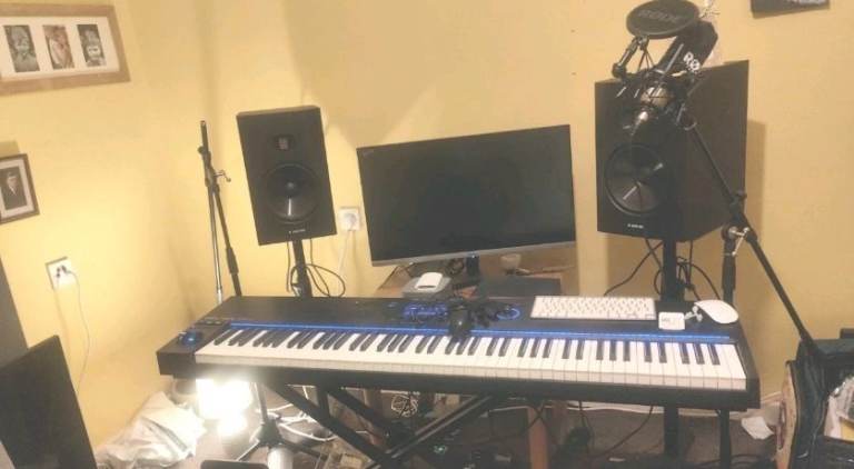 Adams T8V studio Monitors Pair with stands and cables