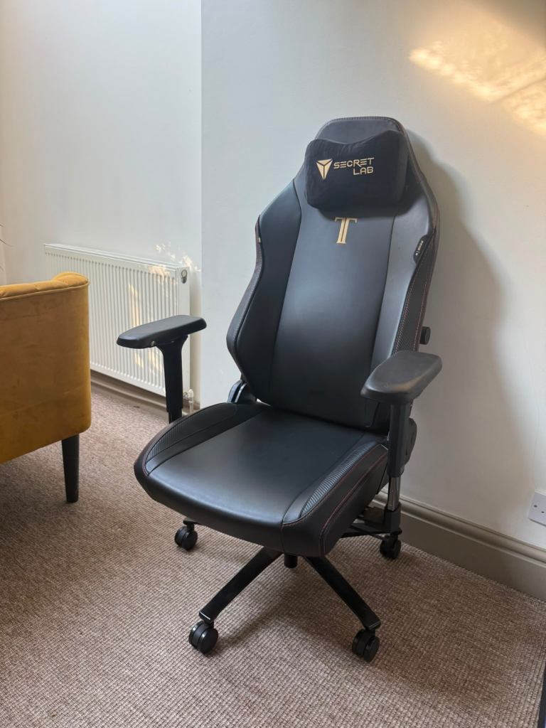 Secretlab Titan Evo 2022 Gaming Chair – Black, Fair Condition