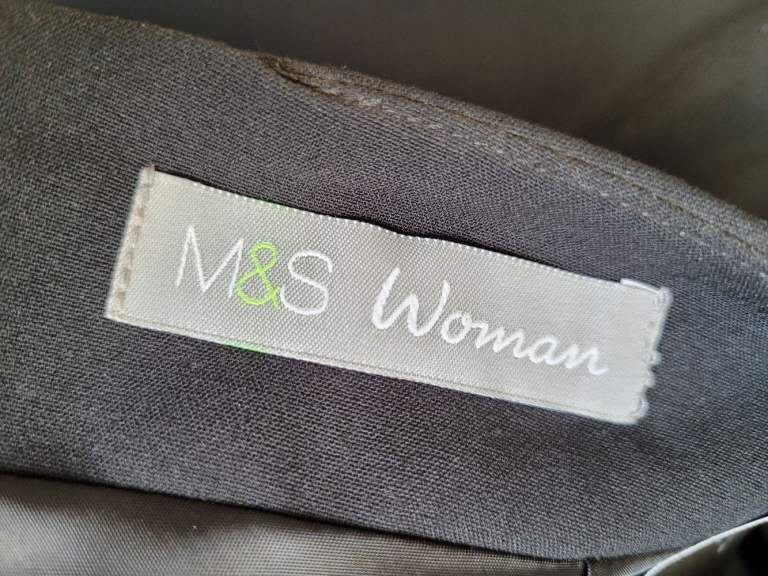 M&S short lined straight skirt, with centre back zip - Size UK 10