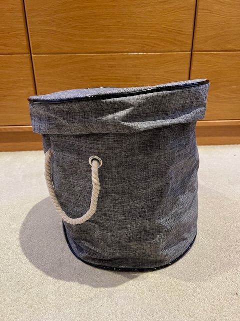 Toy storage basket / bag / box organiser with attached playmat
