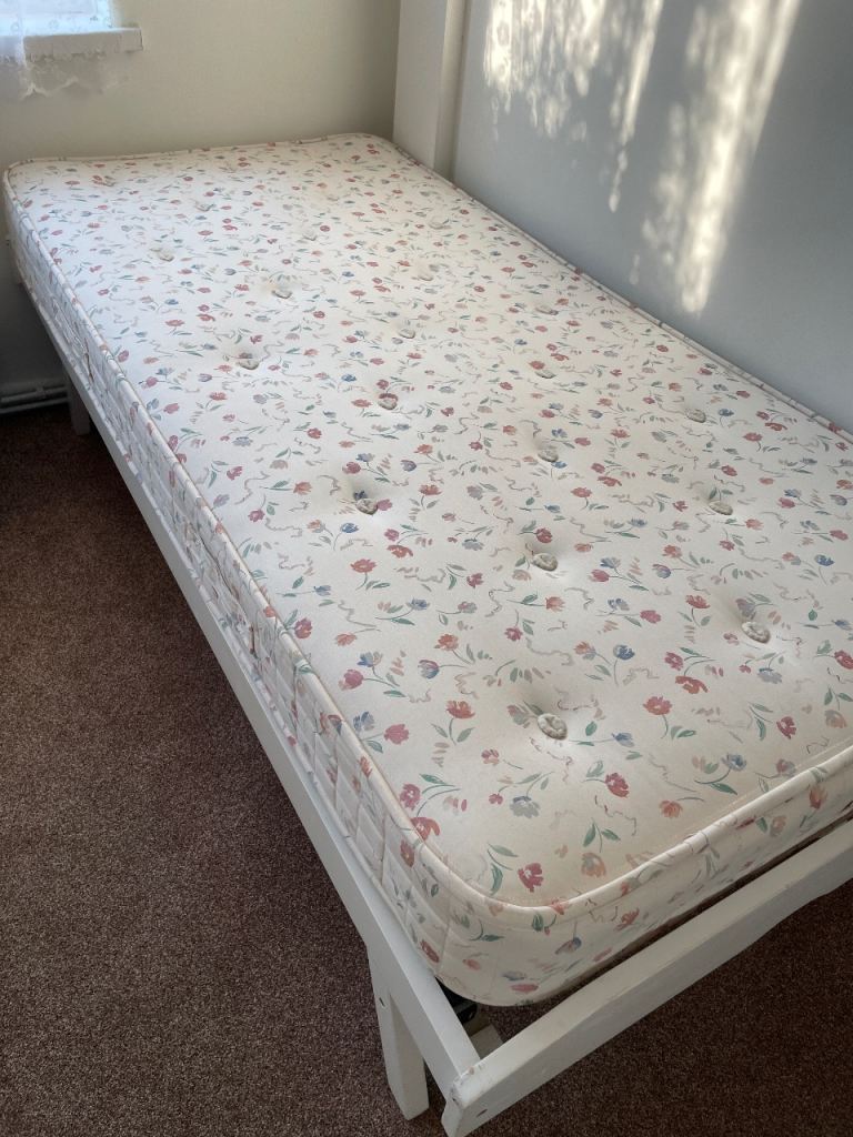 M&S foam single mattress - good condition 