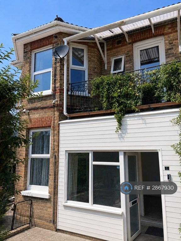 4 bedroom flat in St. Clements Road, Bournemouth, BH1 (4 bed) (#2867930)
