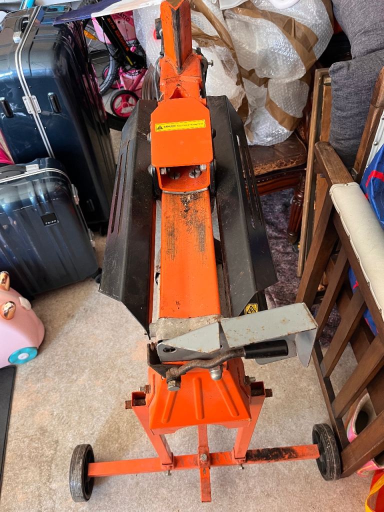 Log splitter 